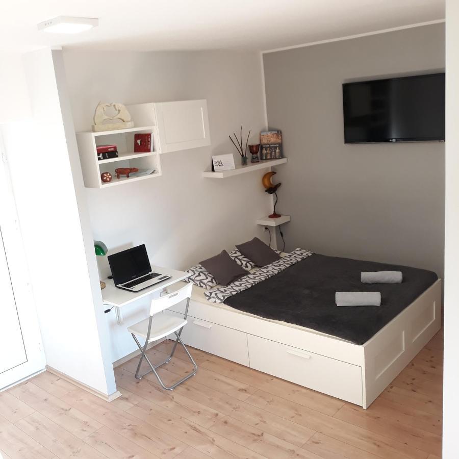 Studio Apartman "Nicole" Pula Extérieur photo