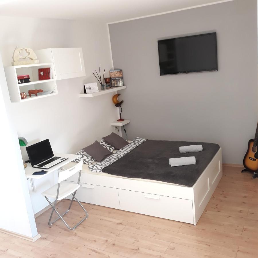 Studio Apartman "Nicole" Pula Extérieur photo